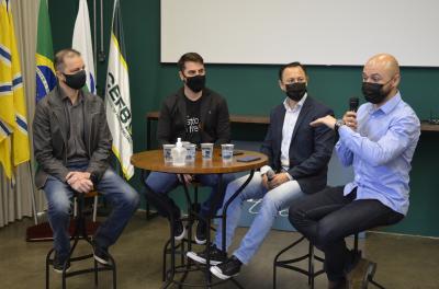 Histórias reais de startups de sucesso no Café Acefb Tech desta semana